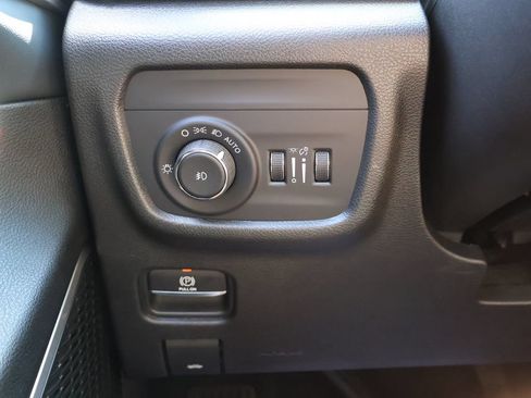 Used 2022 Jeep Grand Cherokee Trailhawk AWD/4WD image 31