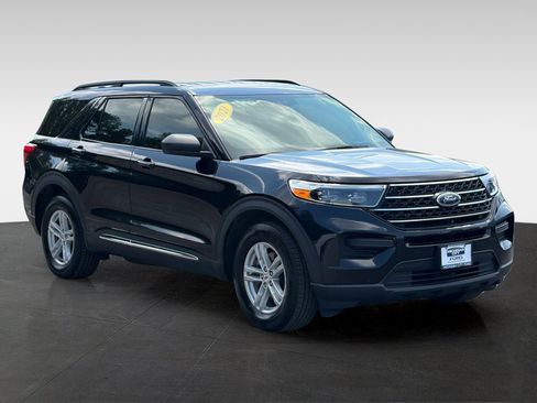 Used 2021 Ford Explorer XLT w/ Class III Trailer Tow Package AWD/4WD image 3