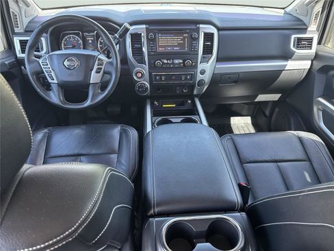 Used 2018 Nissan Titan PRO-4X w/ Pro-4x Convenience Package AWD/4WD image 13