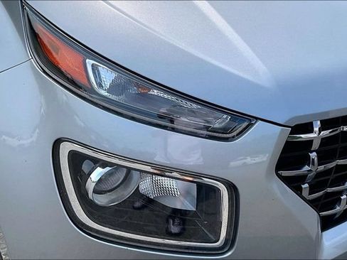 Used 2024 Hyundai Venue SEL FWD image 27