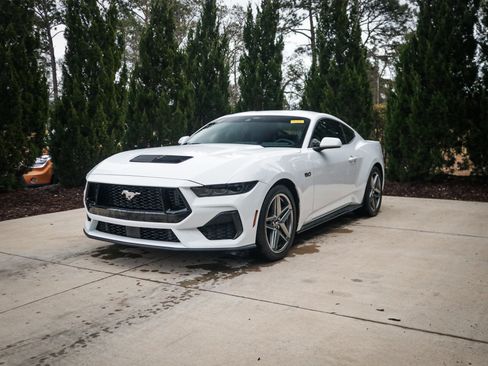 Used 2025 Ford Mustang GT image 5