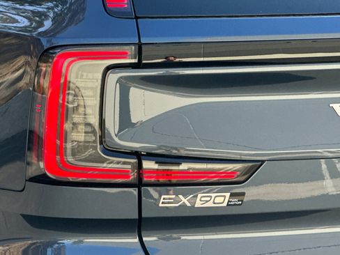 New 2025 Volvo EX90 Plus AWD/4WD image 22