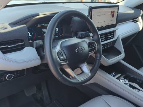 Used 2025 Ford Explorer Active w/ Active Comfort Package AWD/4WD image 12