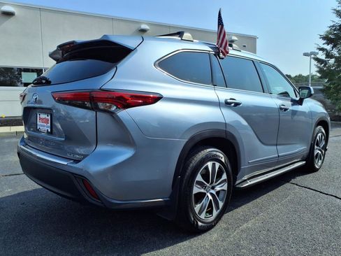 Used 2020 Toyota Highlander XLE image 6