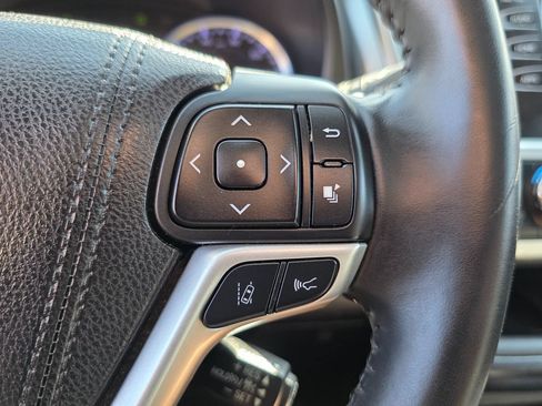 Used 2018 Toyota Highlander SE FWD image 37