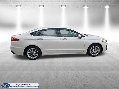 Used 2019 Ford Fusion SE FWD image 13