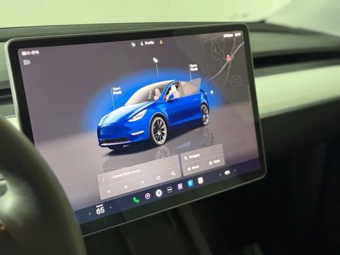 Used 2023 Tesla Model Y AWD image 15