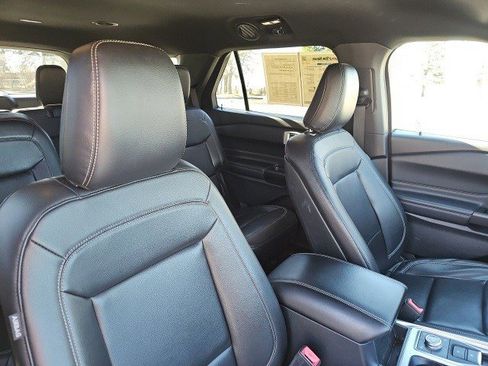 Used 2020 Ford Explorer XLT w/ Equipment Group 202A image 12