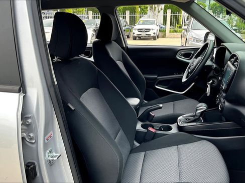 Used 2021 Kia Soul LX image 8