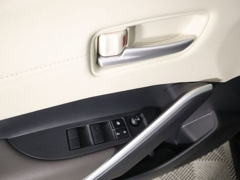 Used 2023 Toyota Corolla Cross XLE image 23