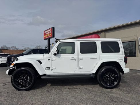 Used 2021 Jeep Wrangler Unlimited Sahara image 4
