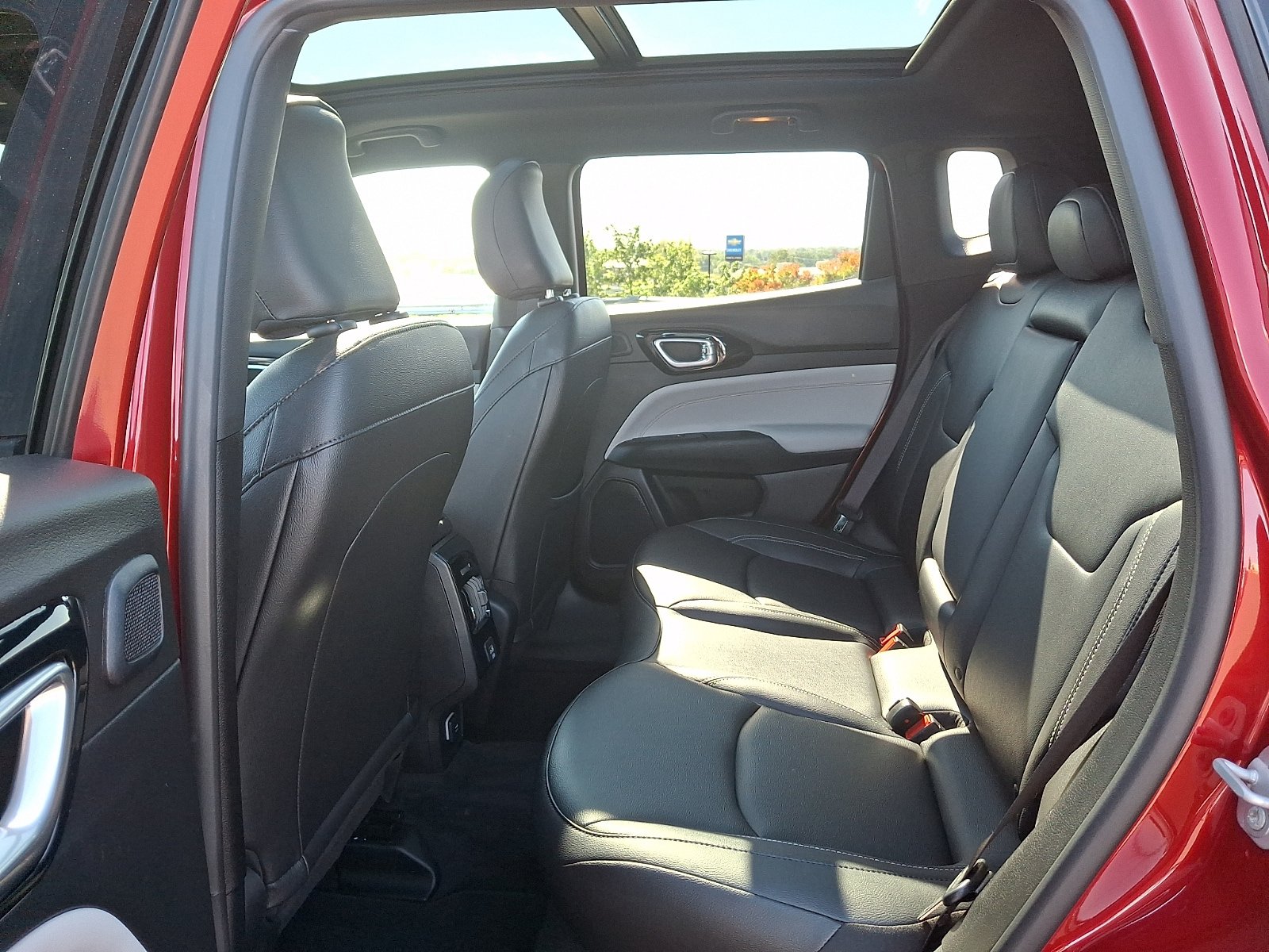 Certified 2025 Jeep Compass Limited w/ Sun & Sound Group AWD/4WD image 10