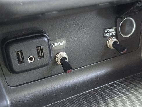 Used 2022 Chevrolet Colorado LT w/ Fleet Safety Package RWD image 20