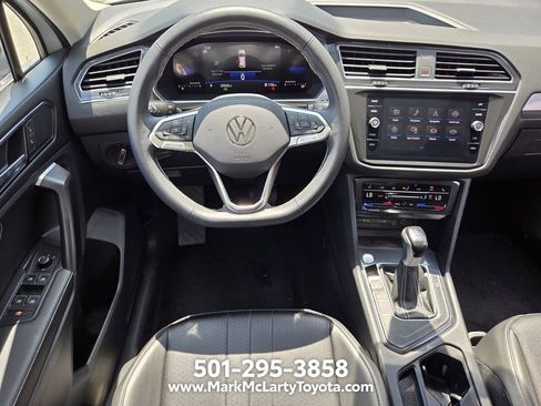 Used 2023 Volkswagen Tiguan SE w/ Panoramic Sunroof Package FWD image 15