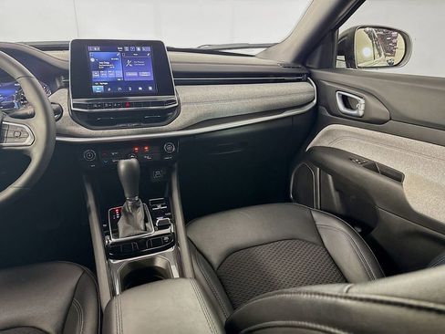 Used 2025 Jeep Compass Latitude image 26