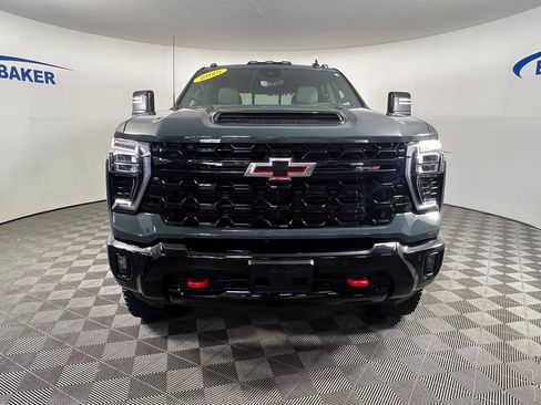 Used 2025 Chevrolet Silverado 2500 ZR2 w/ Technology Package AWD/4WD image 9