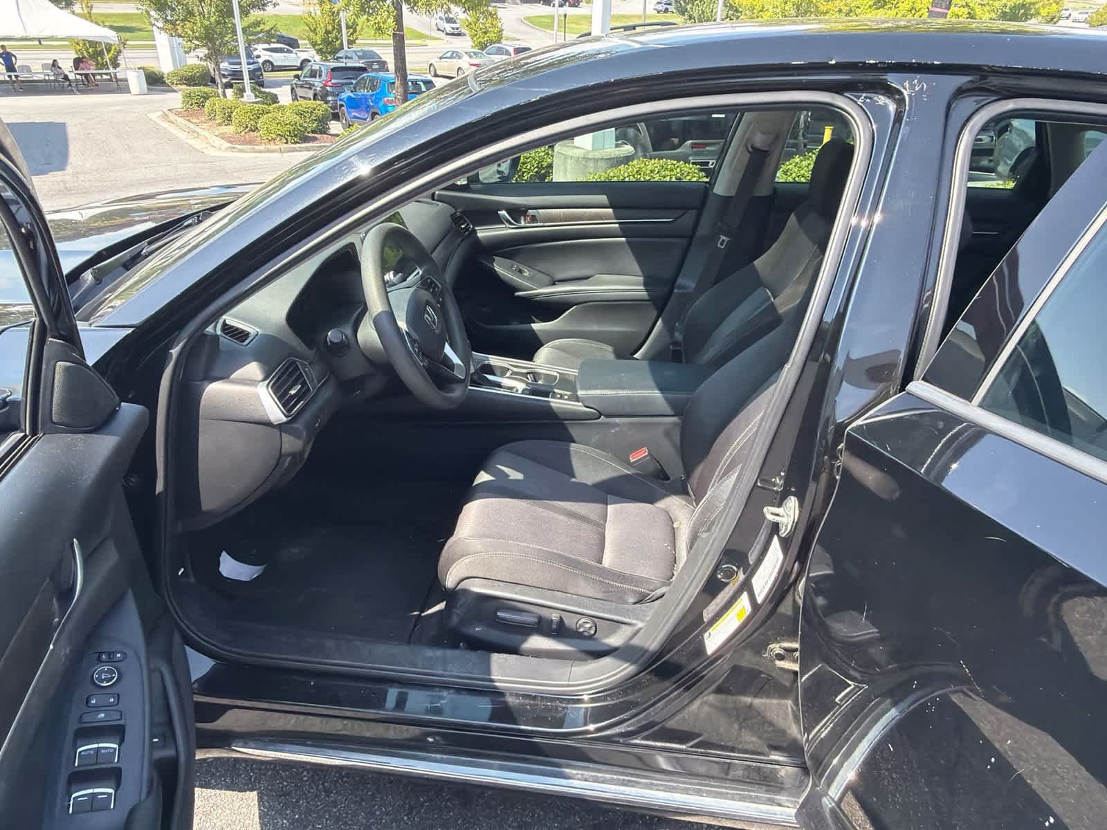 Used 2018 Honda Accord EX image 17