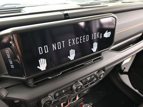 Used 2025 Jeep Wrangler Sahara AWD/4WD image 19