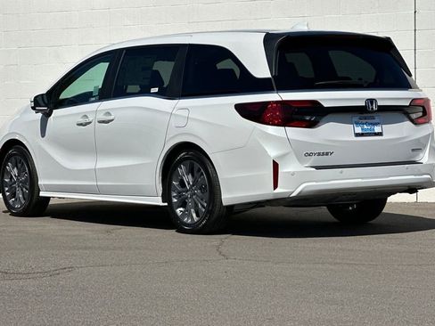 New 2026 Honda Odyssey Touring image 6