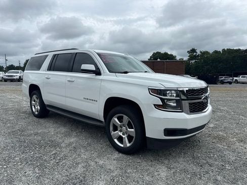 Used 2015 Chevrolet Suburban LT RWD image 3