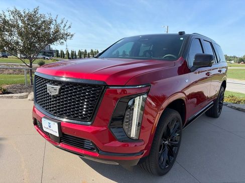 Used 2026 Cadillac Escalade Platinum Sport w/ LPO, ONYX Package AWD/4WD image 4