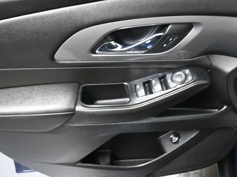 Used 2023 Chevrolet Traverse LT image 13