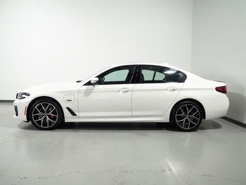 Used 2023 BMW 530e w/ M Sport Package RWD image 9