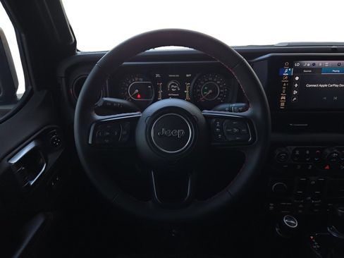 Used 2024 Jeep Gladiator Rubicon AWD/4WD image 22