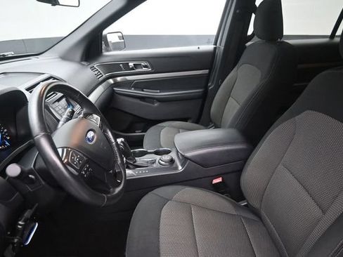 Used 2019 Ford Explorer XLT AWD/4WD image 16