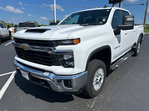 Used 2025 Chevrolet Silverado 2500 LT w/ Convenience Package AWD/4WD image 9