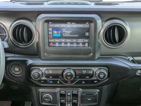 Used 2023 Jeep Wrangler Unlimited AWD/4WD image 19