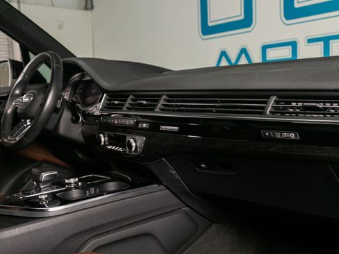 Used 2019 Audi Q7 3.0T Prestige AWD/4WD image 33