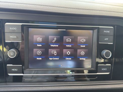 Certified 2023 Volkswagen Jetta SE w/ Panoramic Sunroof Package FWD image 21