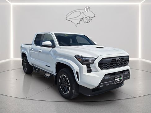Used 2024 Toyota Tacoma TRD Sport w/ TRD Sport Upgrade Package AWD/4WD image 8