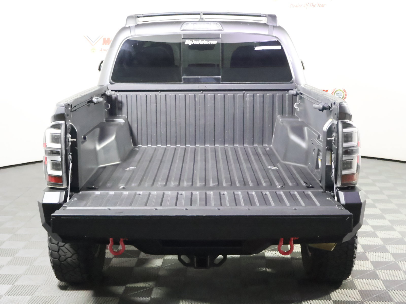 Used 2019 Toyota Tacoma TRD Off-Road w/ Technology Package AWD/4WD image 6