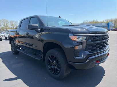 New 2026 Chevrolet Silverado 1500 Custom Trail Boss w/ LPO, Dark Essentials Package