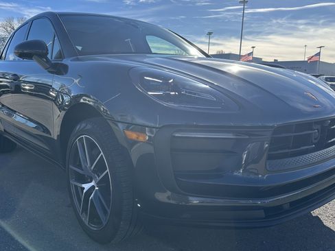 Used 2024 Porsche Macan image 2