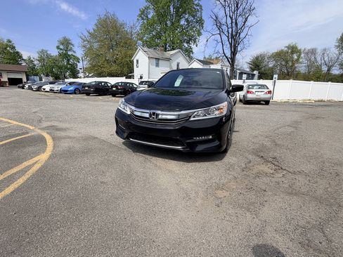 Used 2017 Honda Accord Sport image 2