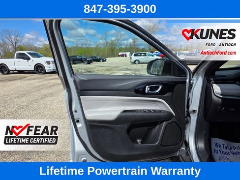 Used 2025 Jeep Compass Limited AWD/4WD image 13
