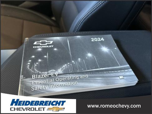 Used 2024 Chevrolet Equinox EV LT FWD image 28