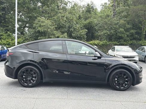 Used 2023 Tesla Model Y AWD image 6
