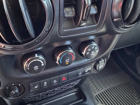 Used 2017 Jeep Wrangler Unlimited Sahara AWD/4WD image 17