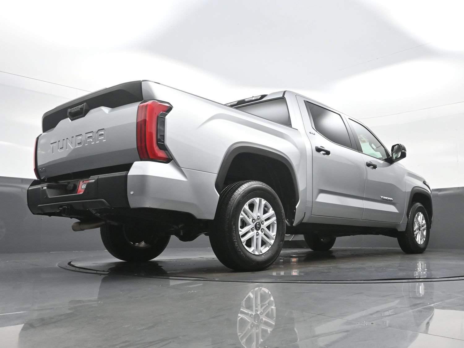 Used 2025 Toyota Tundra SR5 w/ SR5 Convenience Package AWD/4WD image 33