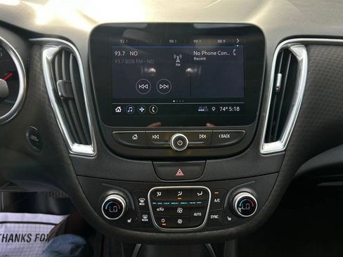 Used 2019 Chevrolet Malibu LT image 14