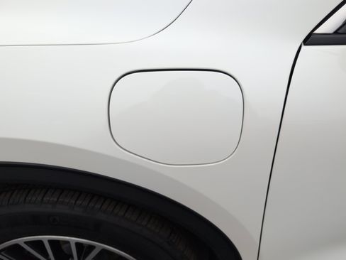 Used 2024 Ford Escape SE image 2