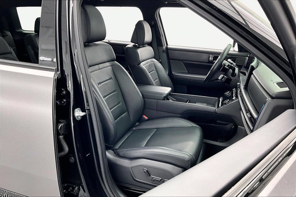 Used 2025 Hyundai Santa Fe Calligraphy AWD/4WD image 7
