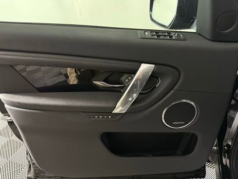 Used 2025 Land Rover Discovery Sport S image 14