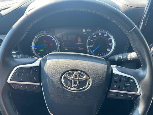 Used 2023 Toyota Highlander LE AWD/4WD image 24