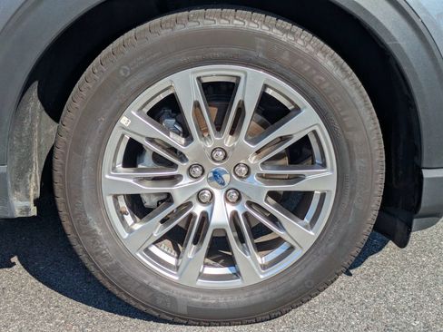 Used 2026 Ford Explorer Platinum RWD image 11