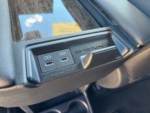 Certified 2025 Toyota Sienna Limited AWD/4WD image 33